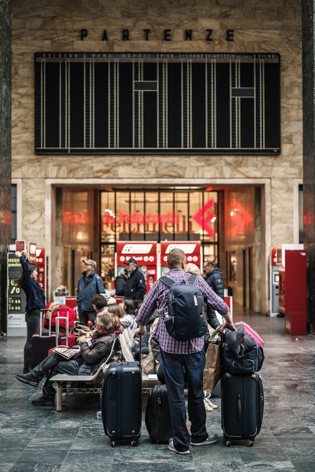 Illustration de bagages dans une gare